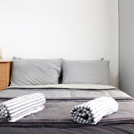 Large Studio Garden Flat On Golders Green Road Лондон Екстер'єр фото