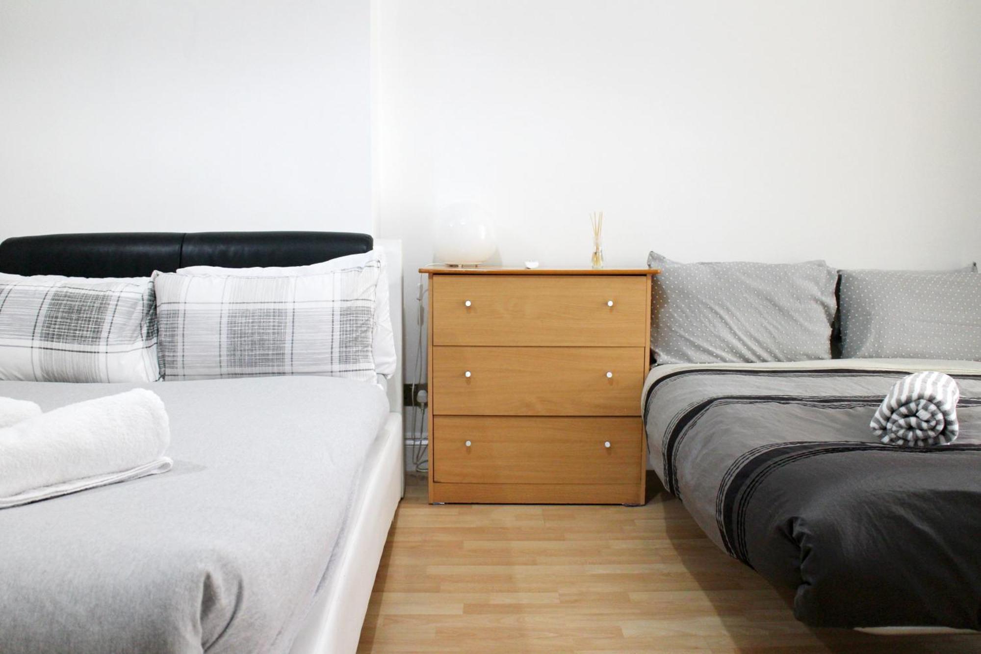 Large Studio Garden Flat On Golders Green Road Лондон Екстер'єр фото