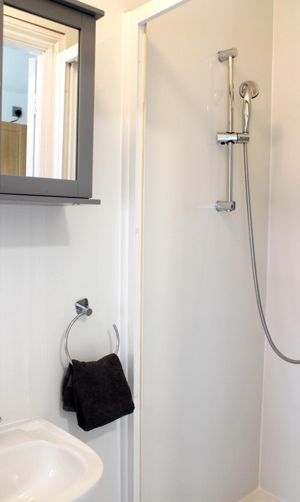 Large Studio Garden Flat On Golders Green Road Лондон Екстер'єр фото