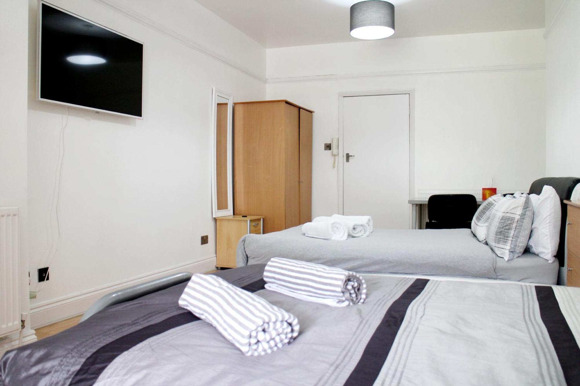 Large Studio Garden Flat On Golders Green Road Лондон Екстер'єр фото