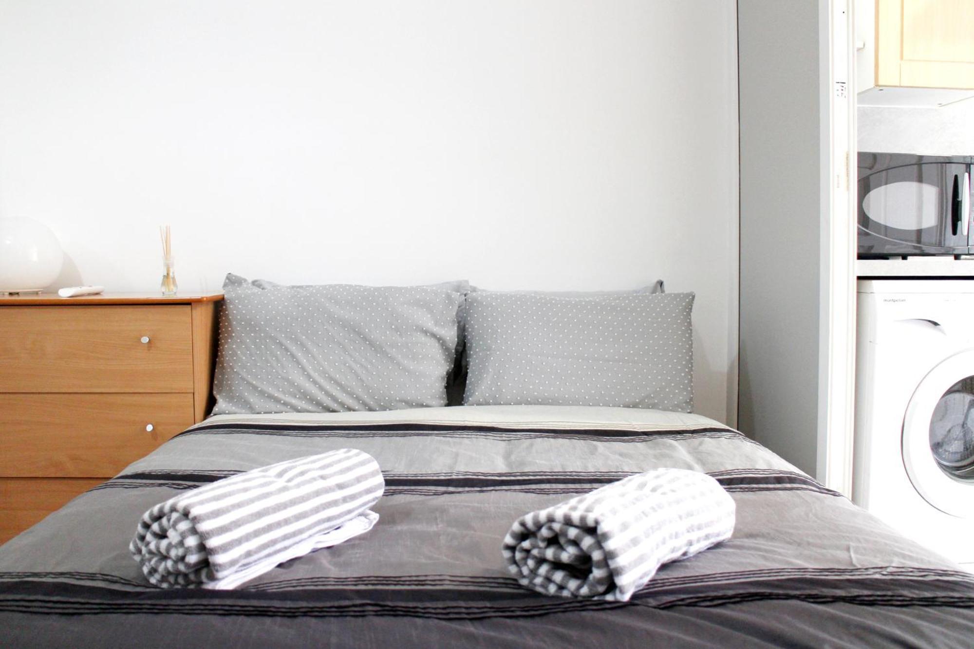 Large Studio Garden Flat On Golders Green Road Лондон Екстер'єр фото