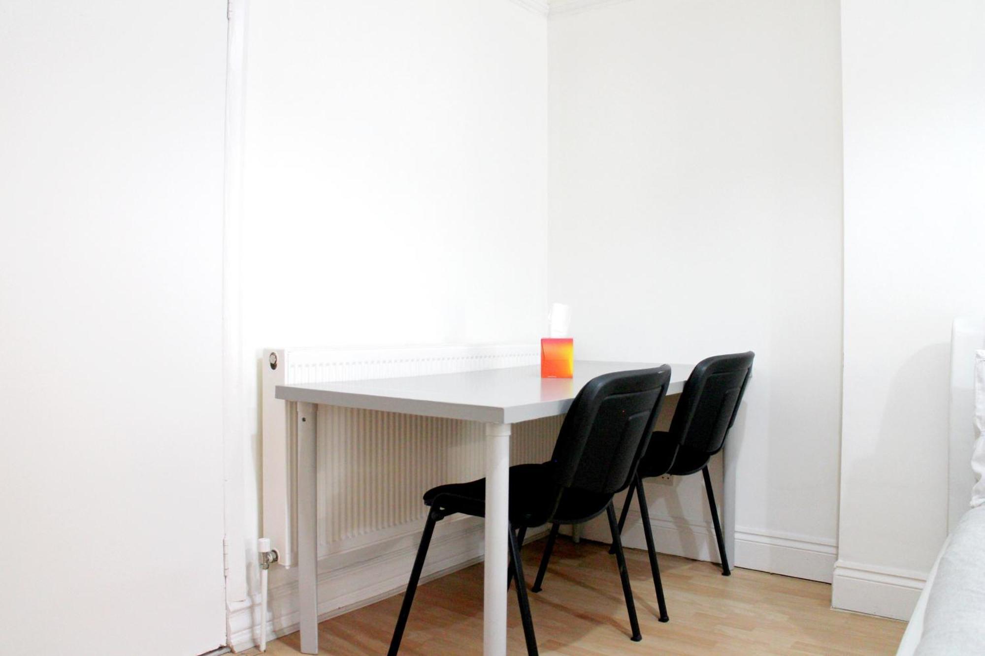 Large Studio Garden Flat On Golders Green Road Лондон Екстер'єр фото